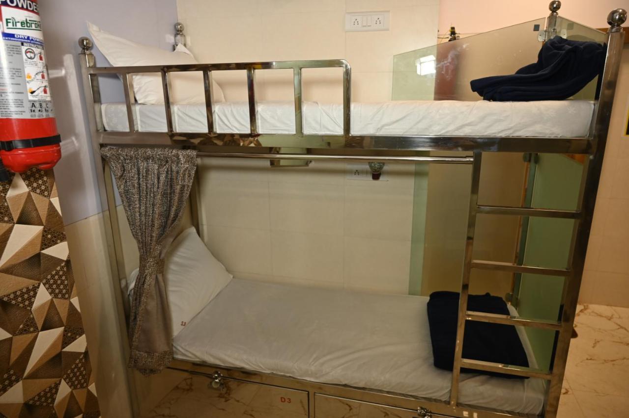מומביי Sagar Dormitory Andheri - Nearest To Andheri Railway Station West מראה חיצוני תמונה