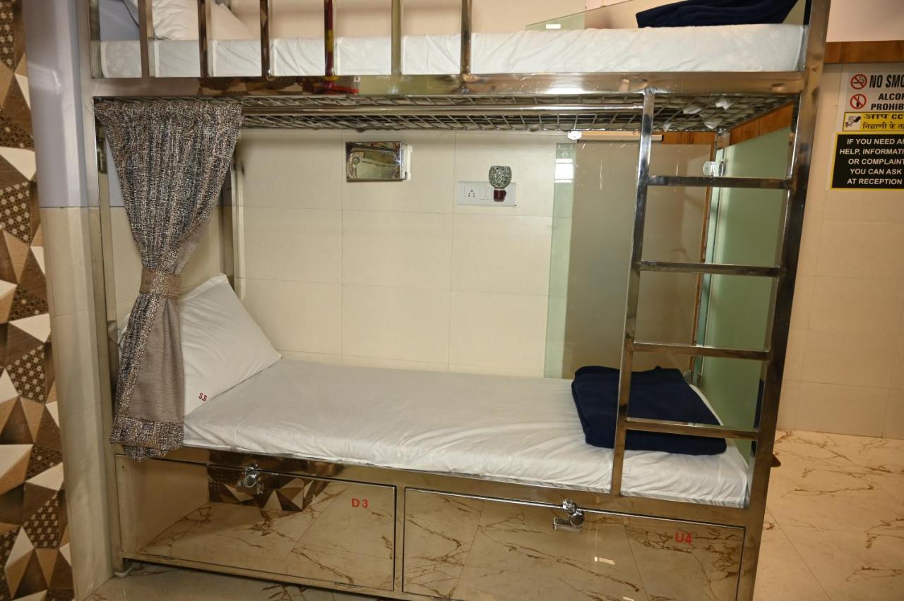 מומביי Sagar Dormitory Andheri - Nearest To Andheri Railway Station West מראה חיצוני תמונה